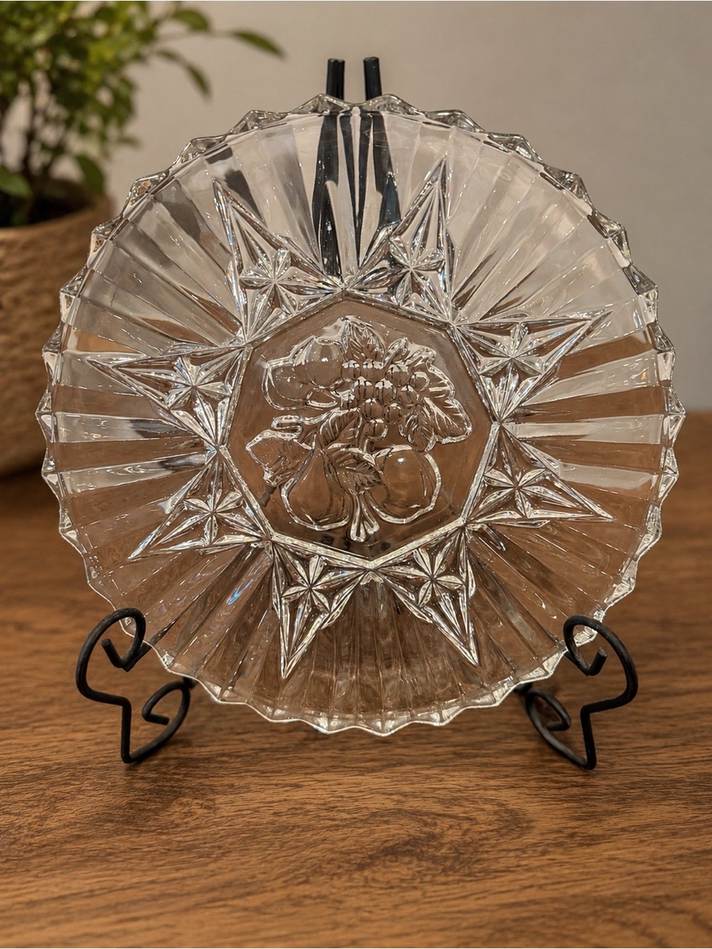 Vintage Federal Glass Pioneer Clear Fruit Starburst Plate Almost 8”